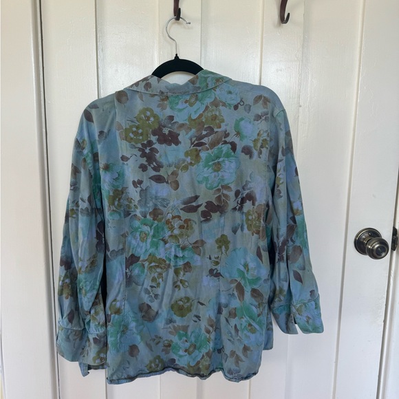 Floral button down - Picture 2 of 4